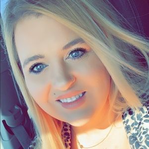 Meet your Posher, Christy